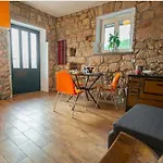 Semesterbostad Honey House Grabovac (Split-Dalmatia)