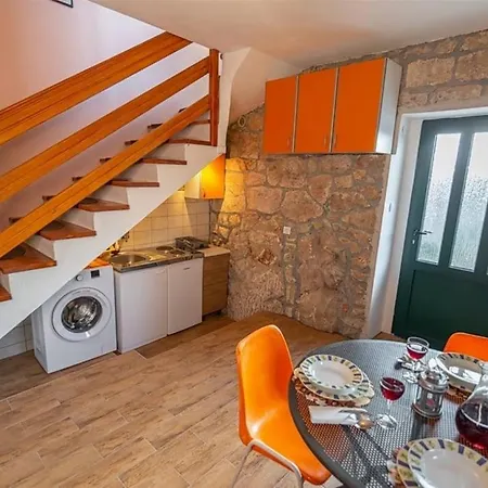 Honey House Grabovac (Split-Dalmatia)