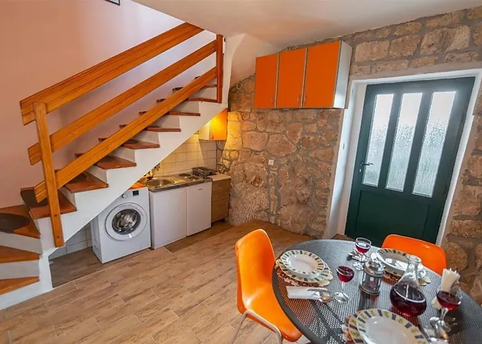 Honey House Grabovac (Split-Dalmatia)